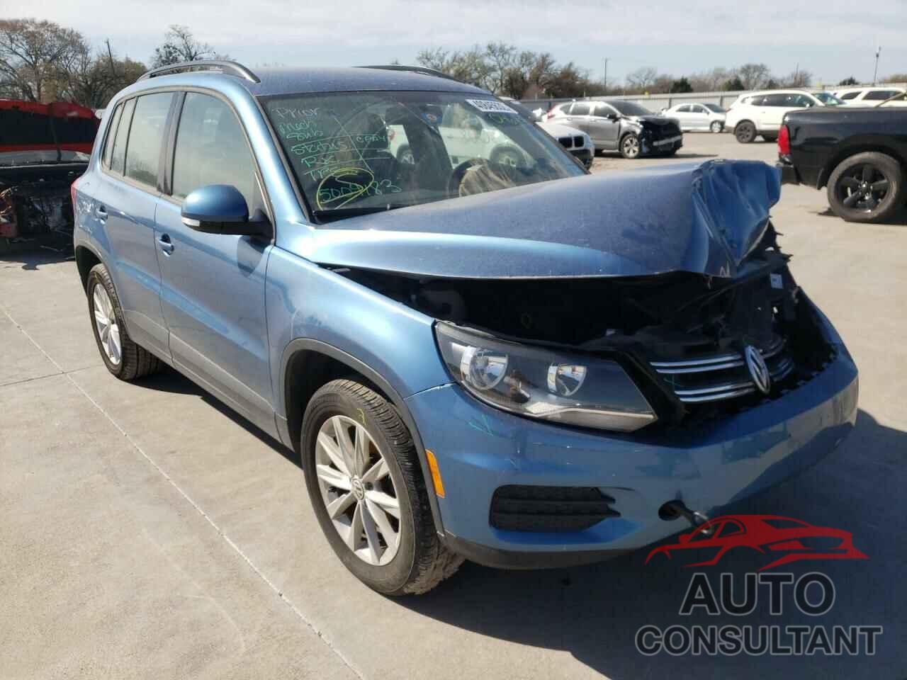 VOLKSWAGEN TIGUAN 2017 - WVGBV7AX5HK046031