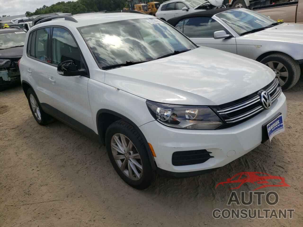 VOLKSWAGEN TIGUAN 2017 - WVGBV7AX4HK050264