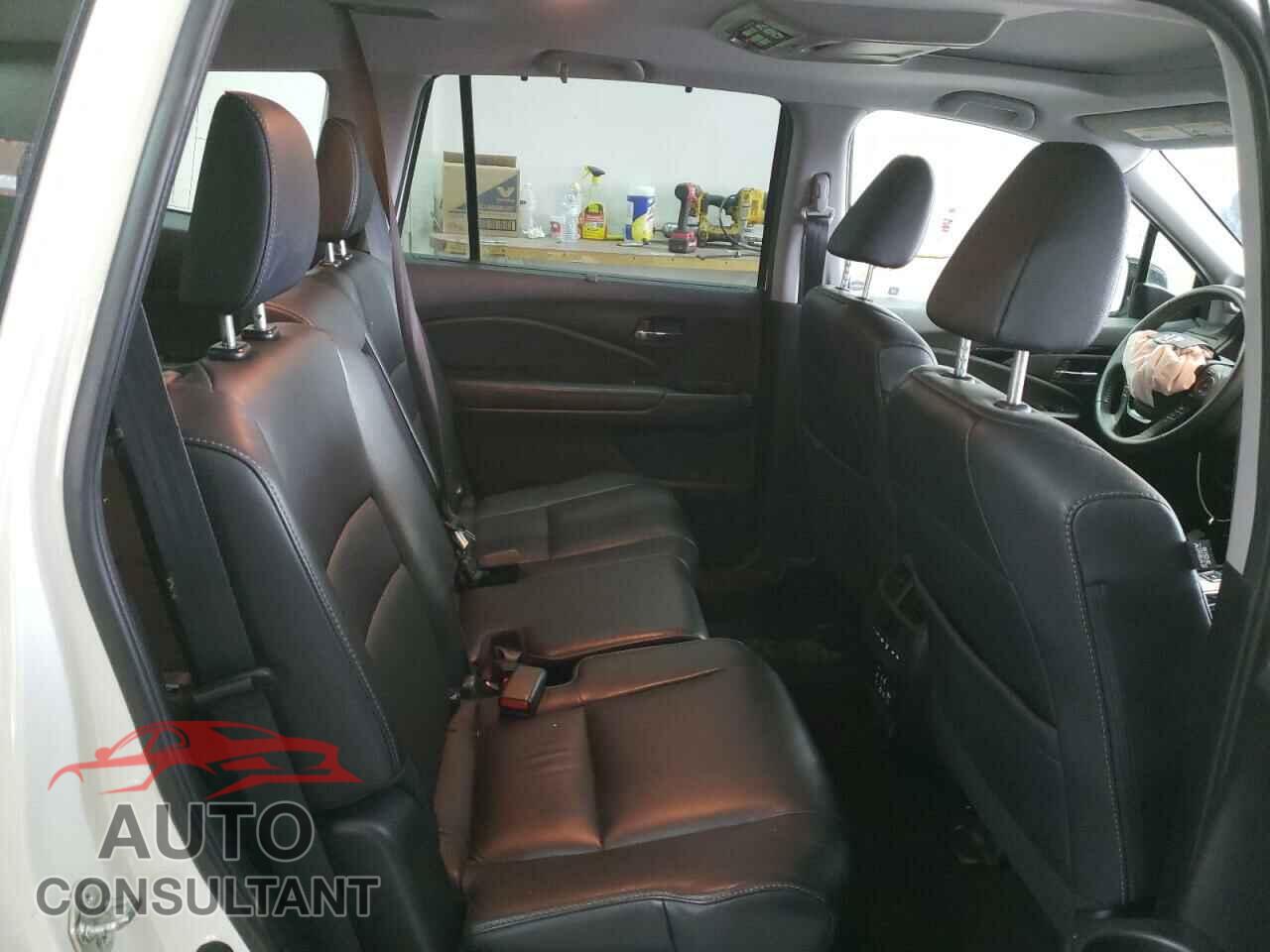 HONDA PILOT 2017 - 5FNYF6H96HB082675