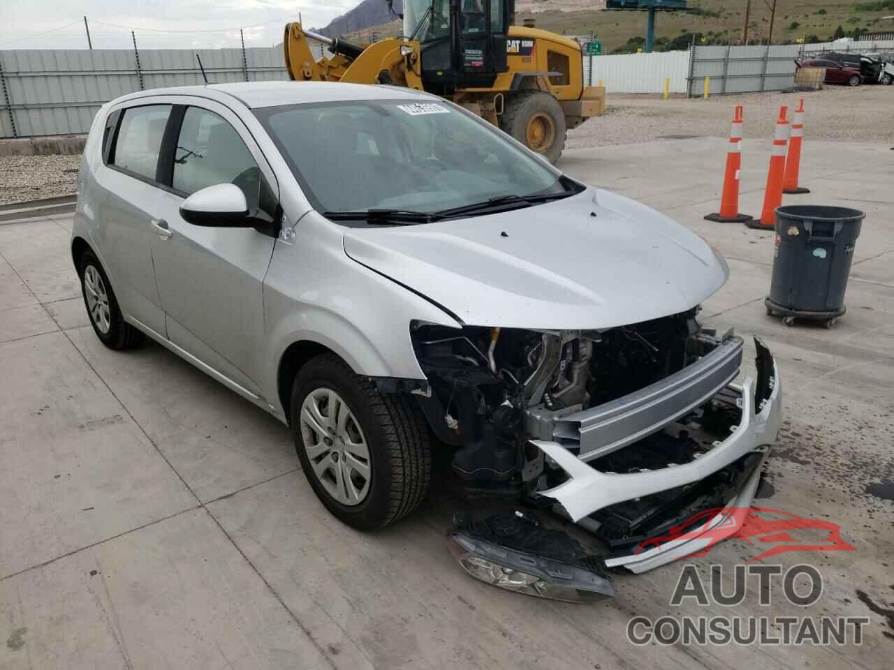 CHEVROLET SONIC 2018 - 1G1JG6SH5J4104198