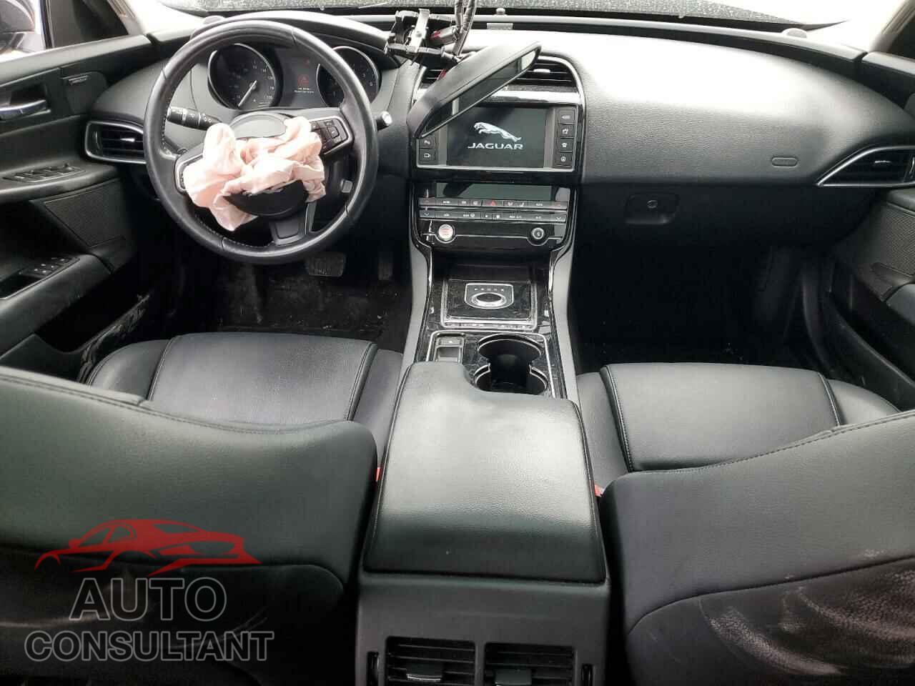 JAGUAR XE 2017 - SAJAJ4BV5HCP15076