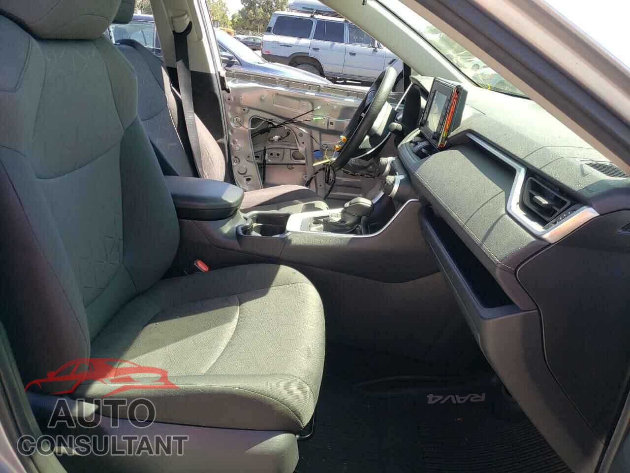 TOYOTA RAV4 2019 - JTMP1RFV4KJ015407