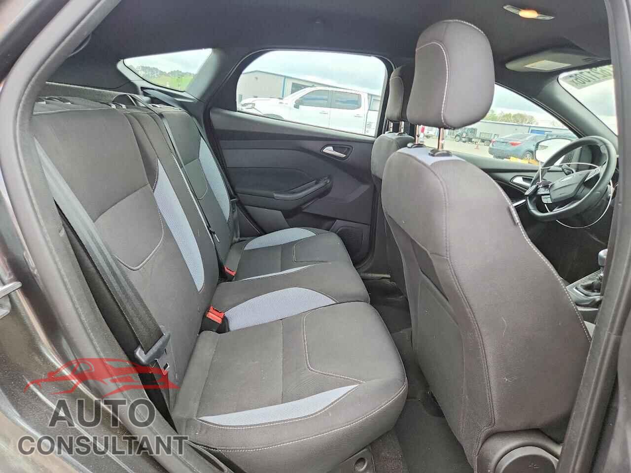 FORD FOCUS 2017 - 1FADP3L93HL306165