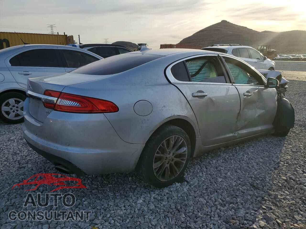 JAGUAR XF 2013 - SAJWA0E77D8S88010