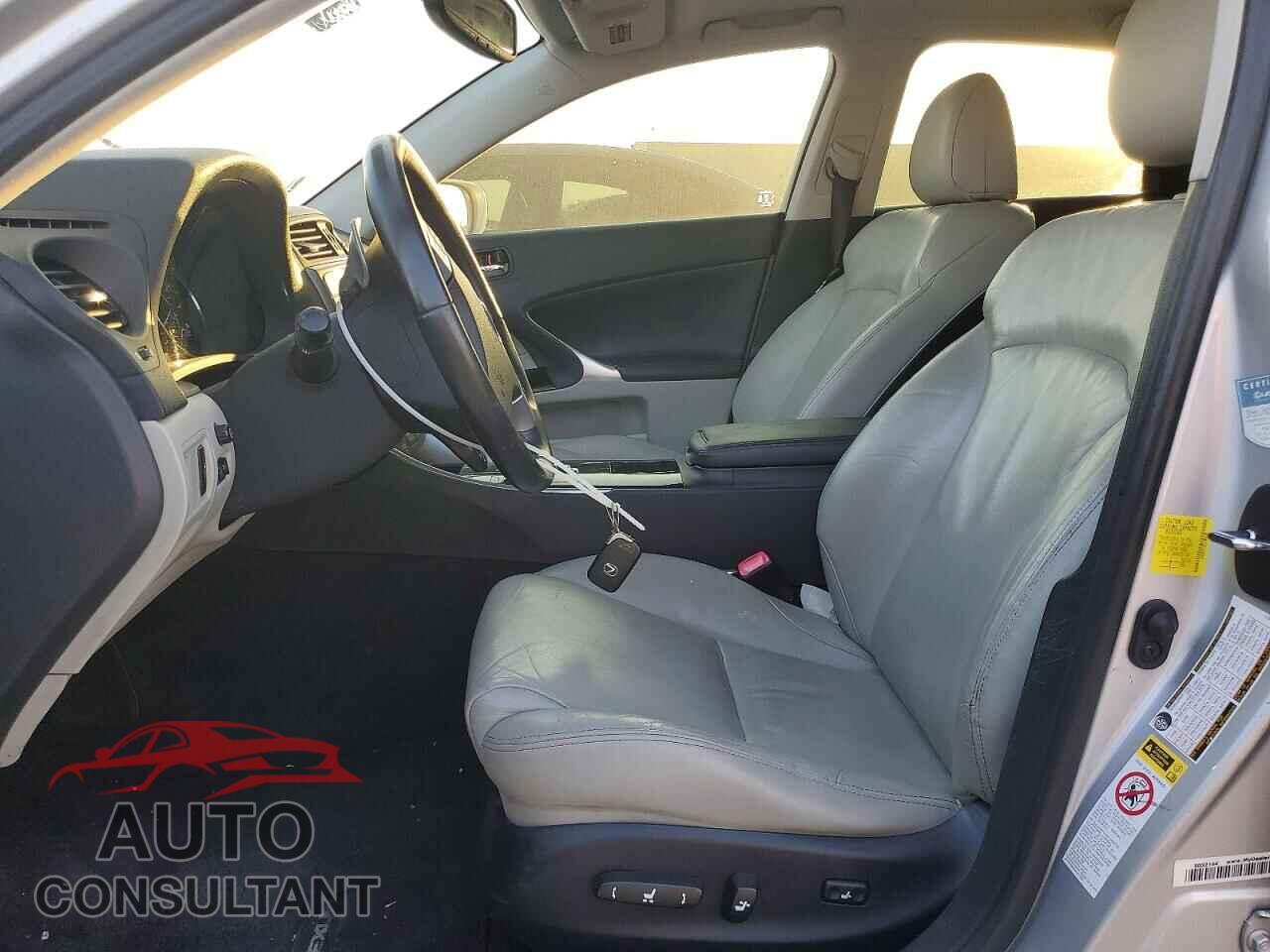 LEXUS IS 2012 - JTHBF5C23C2102420