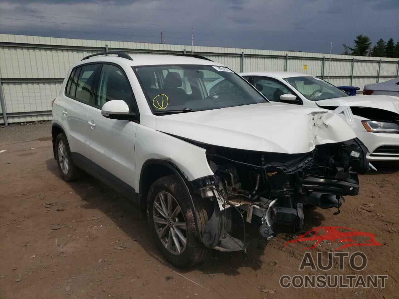 VOLKSWAGEN TIGUAN 2017 - WVGBV7AX1HK052389