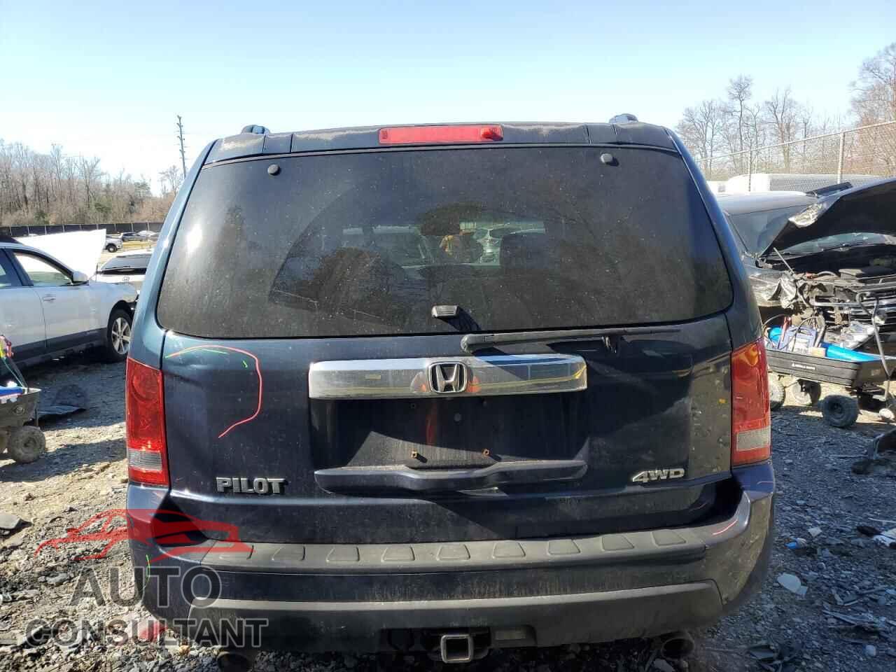 HONDA PILOT 2011 - 5FNYF4H64BB020192