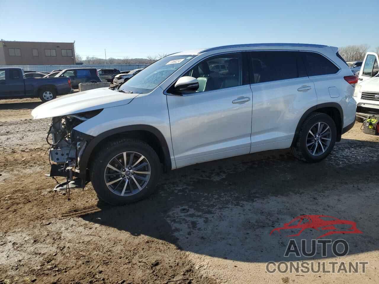 TOYOTA HIGHLANDER 2018 - 5TDJZRFH4JS827137