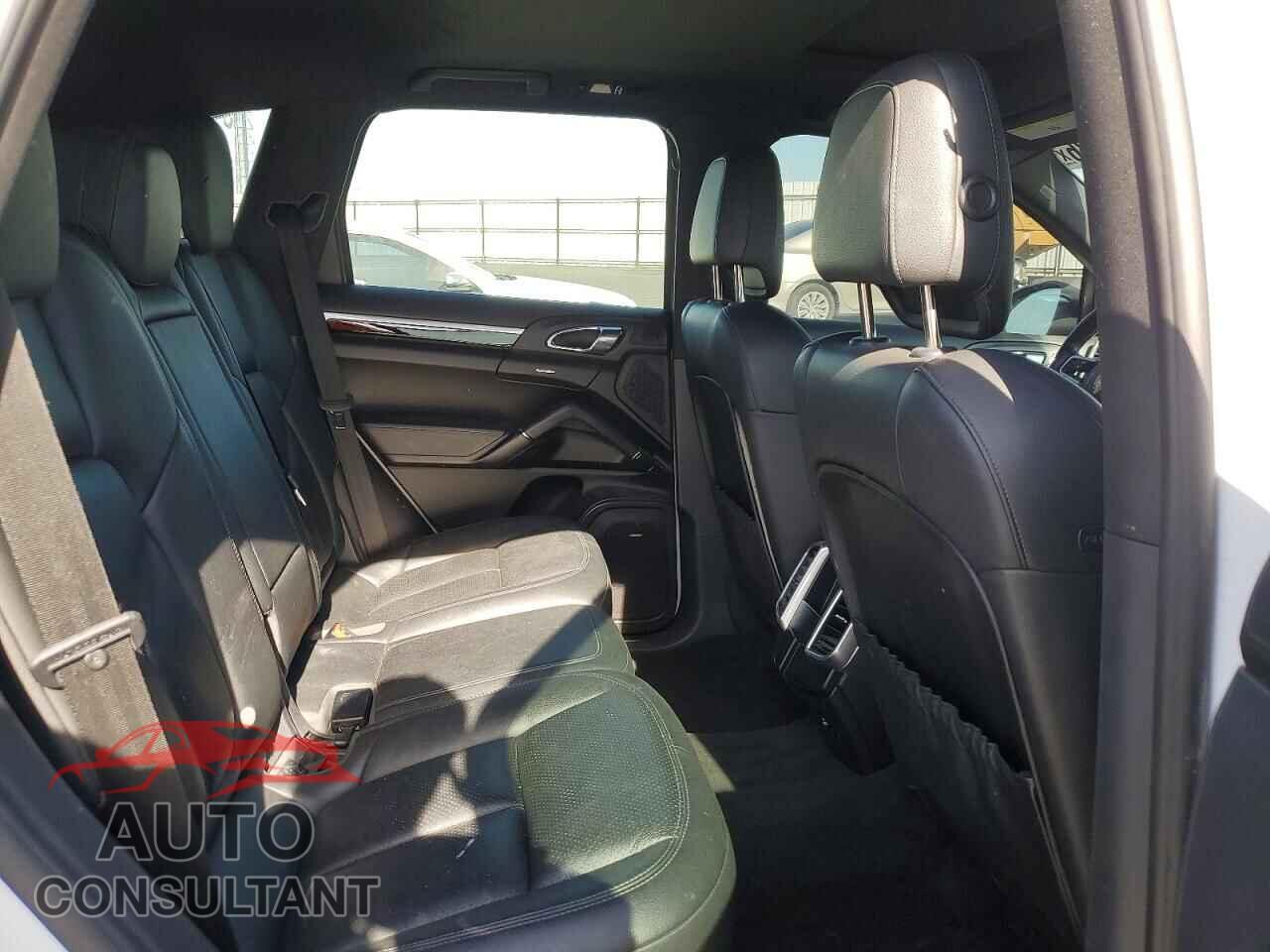 PORSCHE CAYENNE 2015 - WP1AB2A23FLA56353