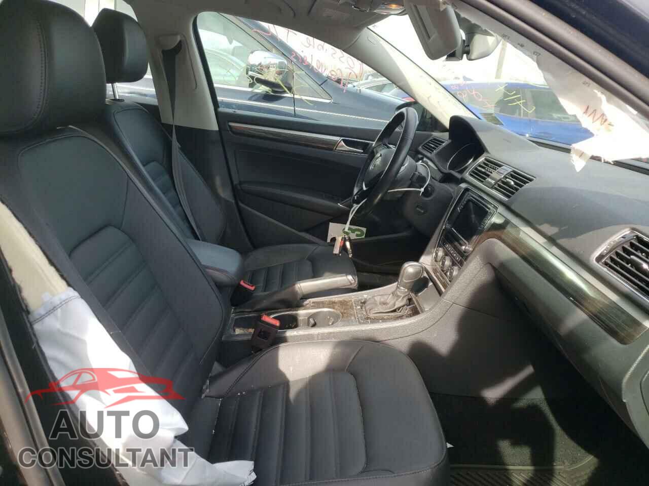 VOLKSWAGEN PASSAT 2018 - 1VWCA7A30JC044489