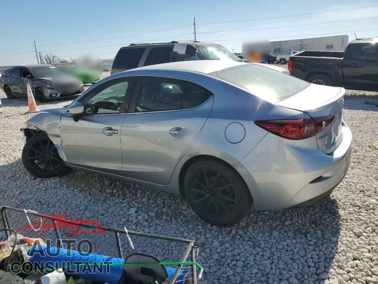 MAZDA 3 2018 - 3MZBN1V33JM181433