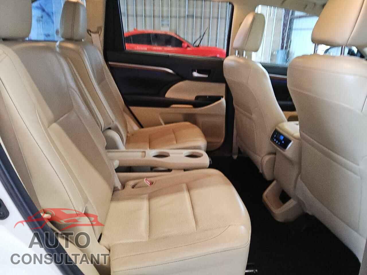 TOYOTA HIGHLANDER 2018 - 5TDDGRFH2JS044014