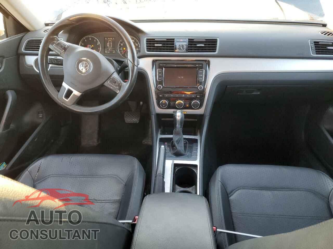 VOLKSWAGEN PASSAT 2012 - 1VWBH7A35CC024619