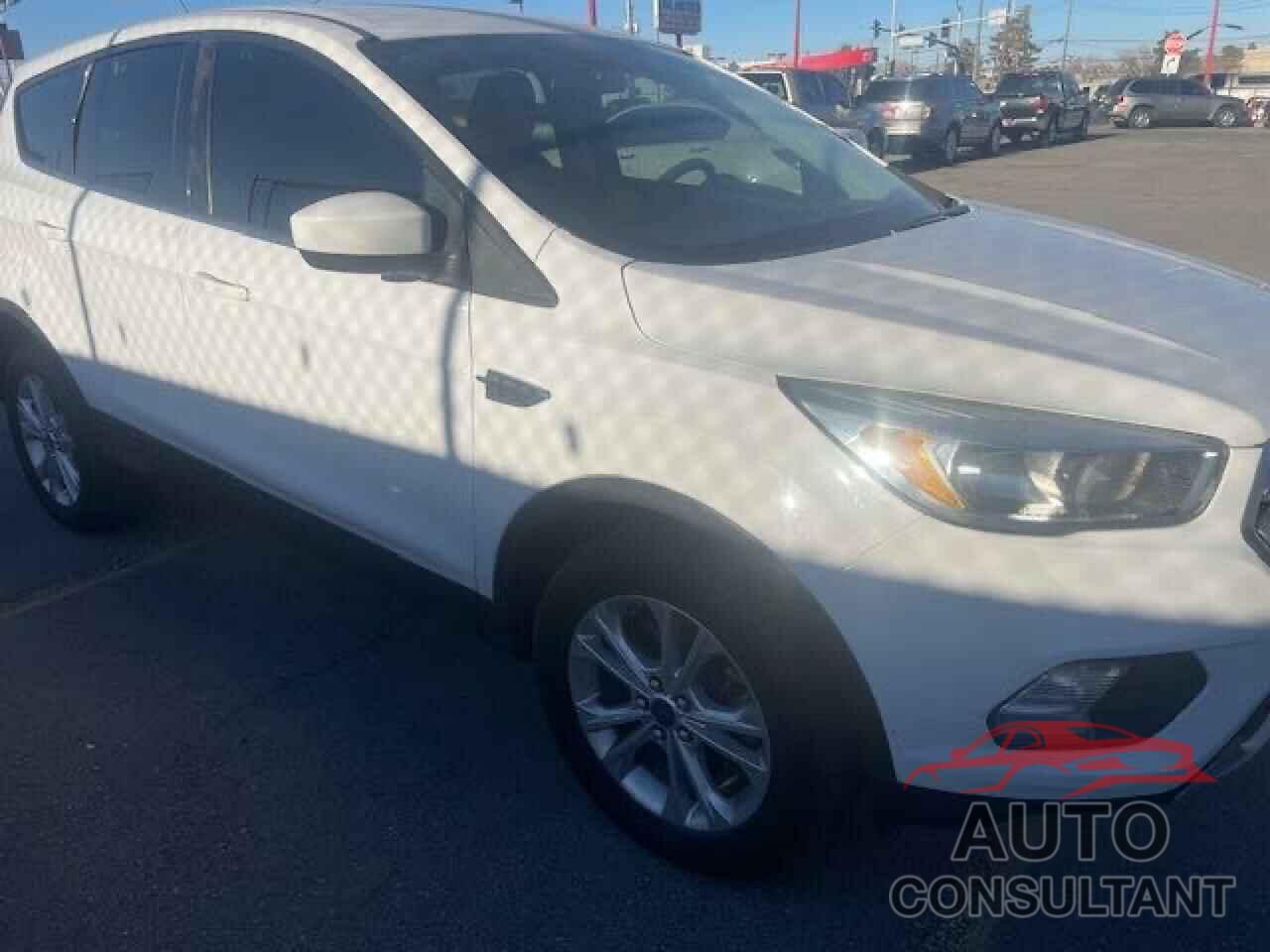FORD ESCAPE 2017 - 1FMCU9GD1HUC97469