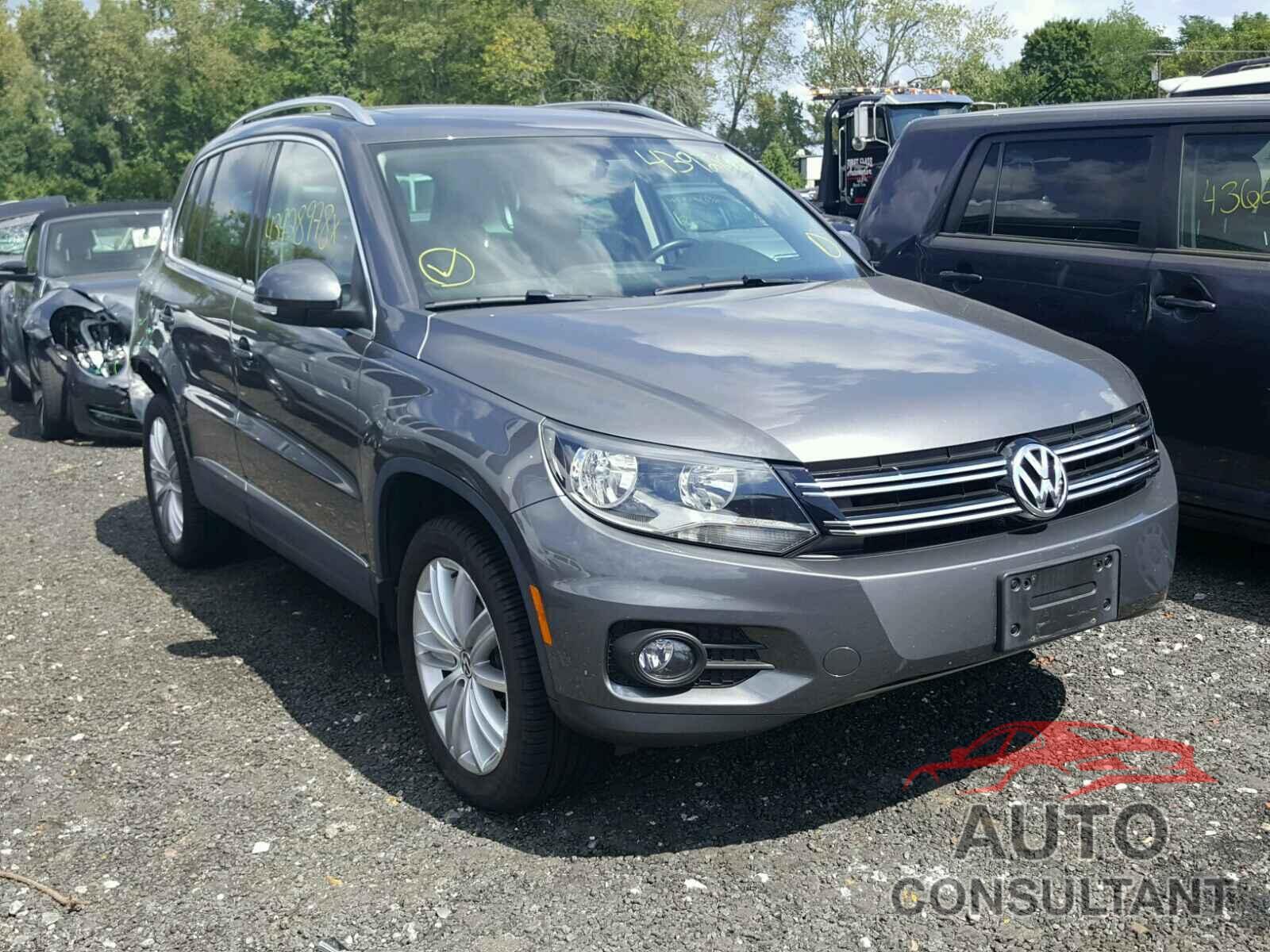 VOLKSWAGEN TIGUAN S 2015 - WVGBV7AX3FW580182