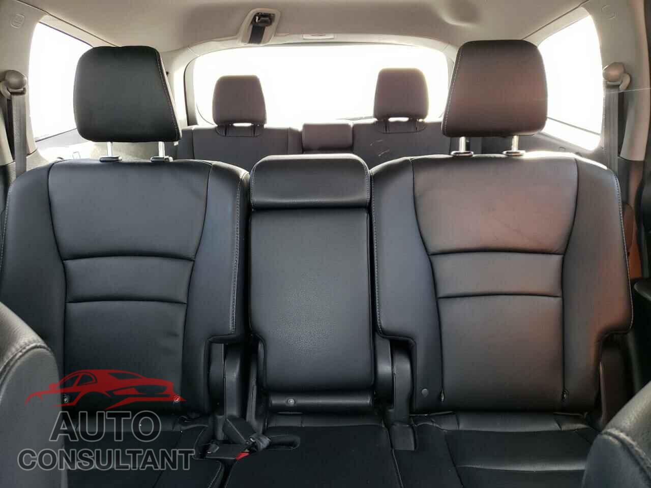 HONDA PILOT 2017 - 5FNYF6H58HB090368