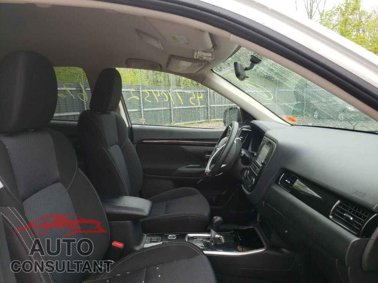 MITSUBISHI OUTLANDER 2019 - JA4AZ3A33KZ005013
