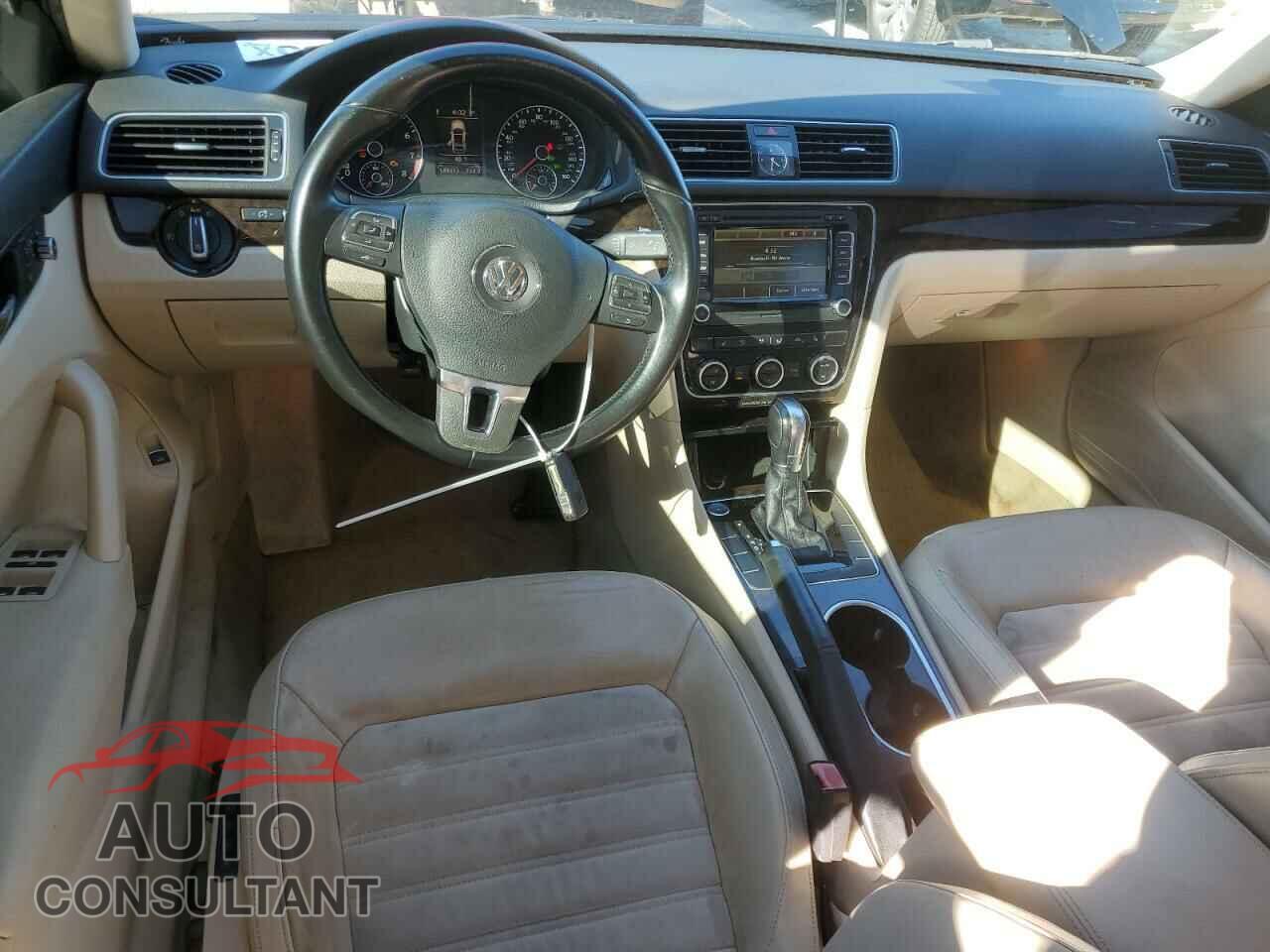 VOLKSWAGEN PASSAT 2014 - 1VWCS7A38EC012991