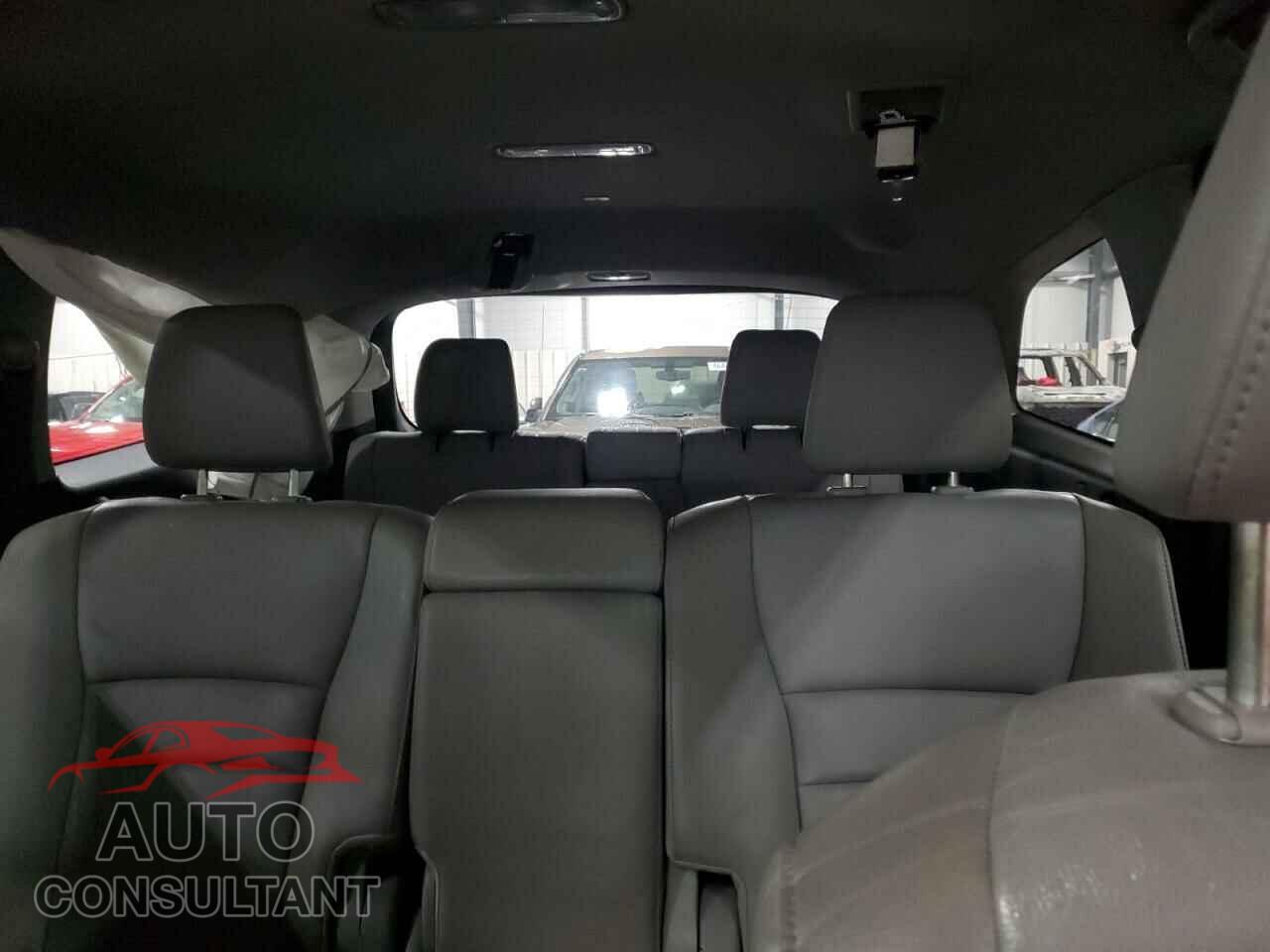 HONDA PILOT 2017 - 5FNYF6H55HB007740