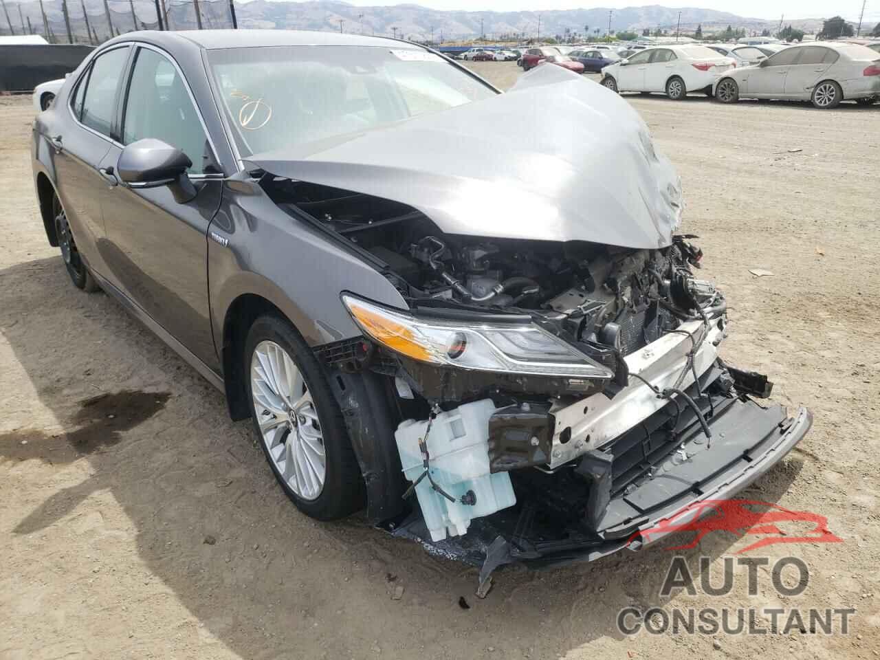 TOYOTA CAMRY 2018 - 4T1B21HK3JU503123