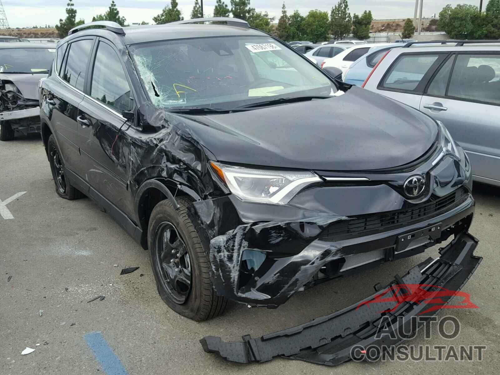 TOYOTA RAV4 LE 2018 - 2T3ZFREV8JW478467