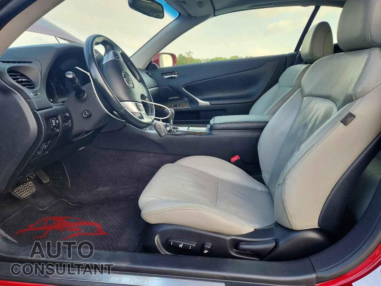 LEXUS IS 2012 - JTHFF2C28C2526675