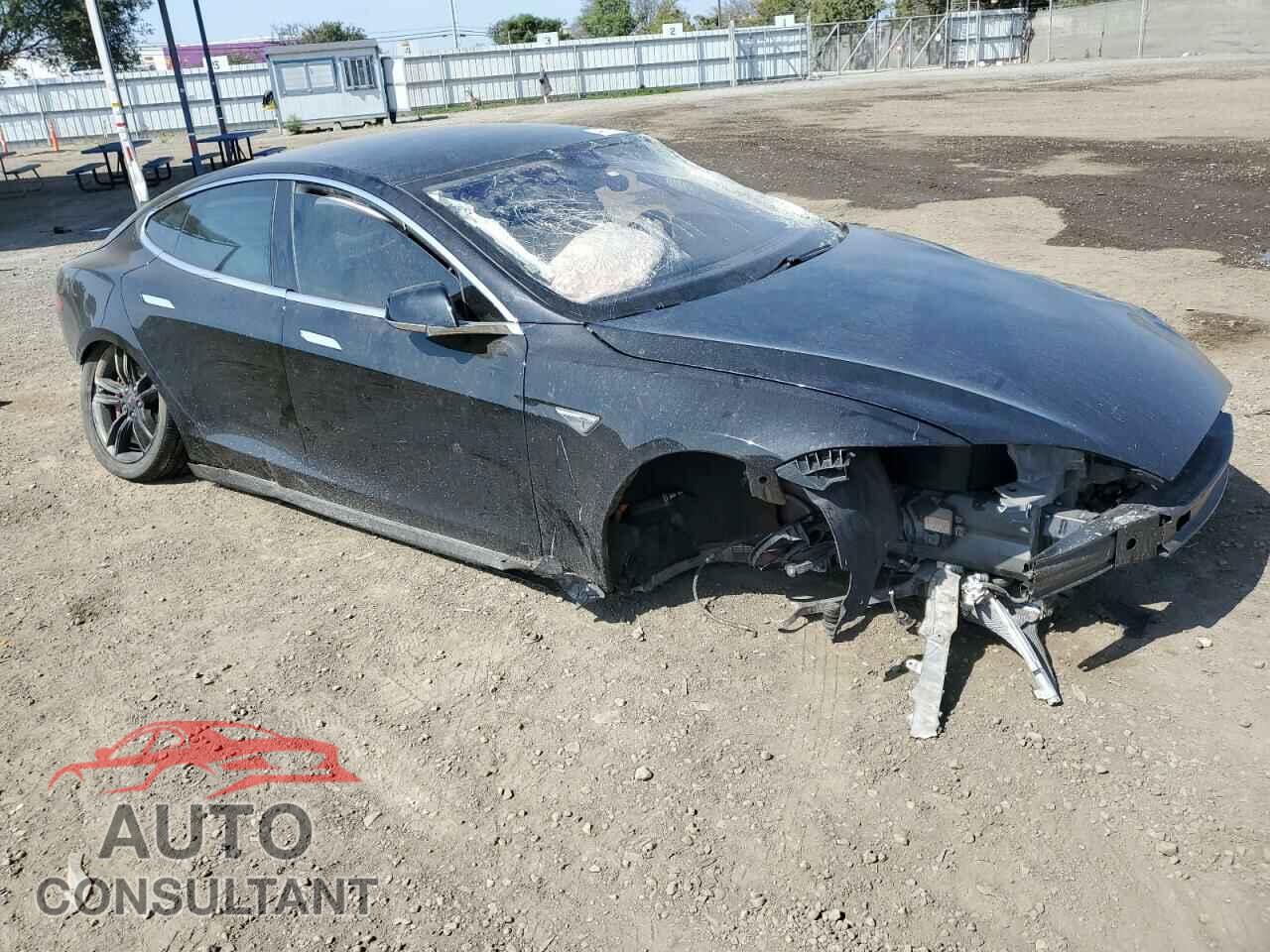 TESLA MODEL S 2015 - 5YJSA1E13FF118132