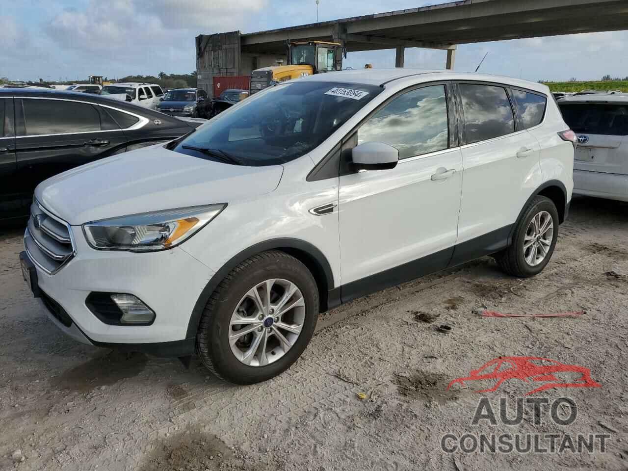 FORD ESCAPE 2017 - 1FMCU0GD5HUB31466