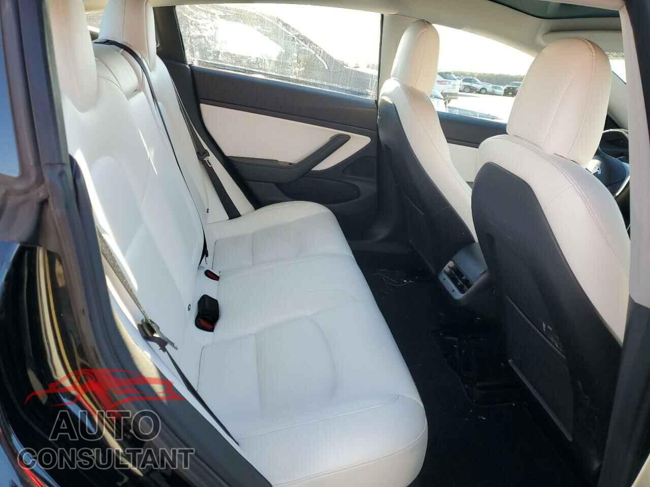 TESLA MODEL 3 2018 - 5YJ3E1EB1JF171020