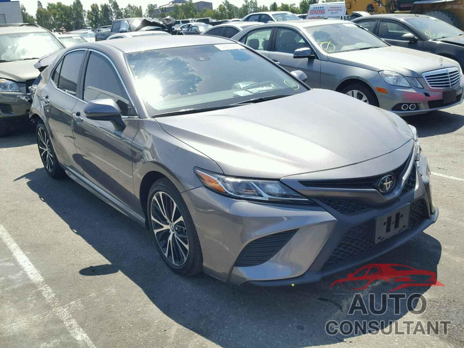 TOYOTA CAMRY 2018 - 4T1B11HKXJU547932