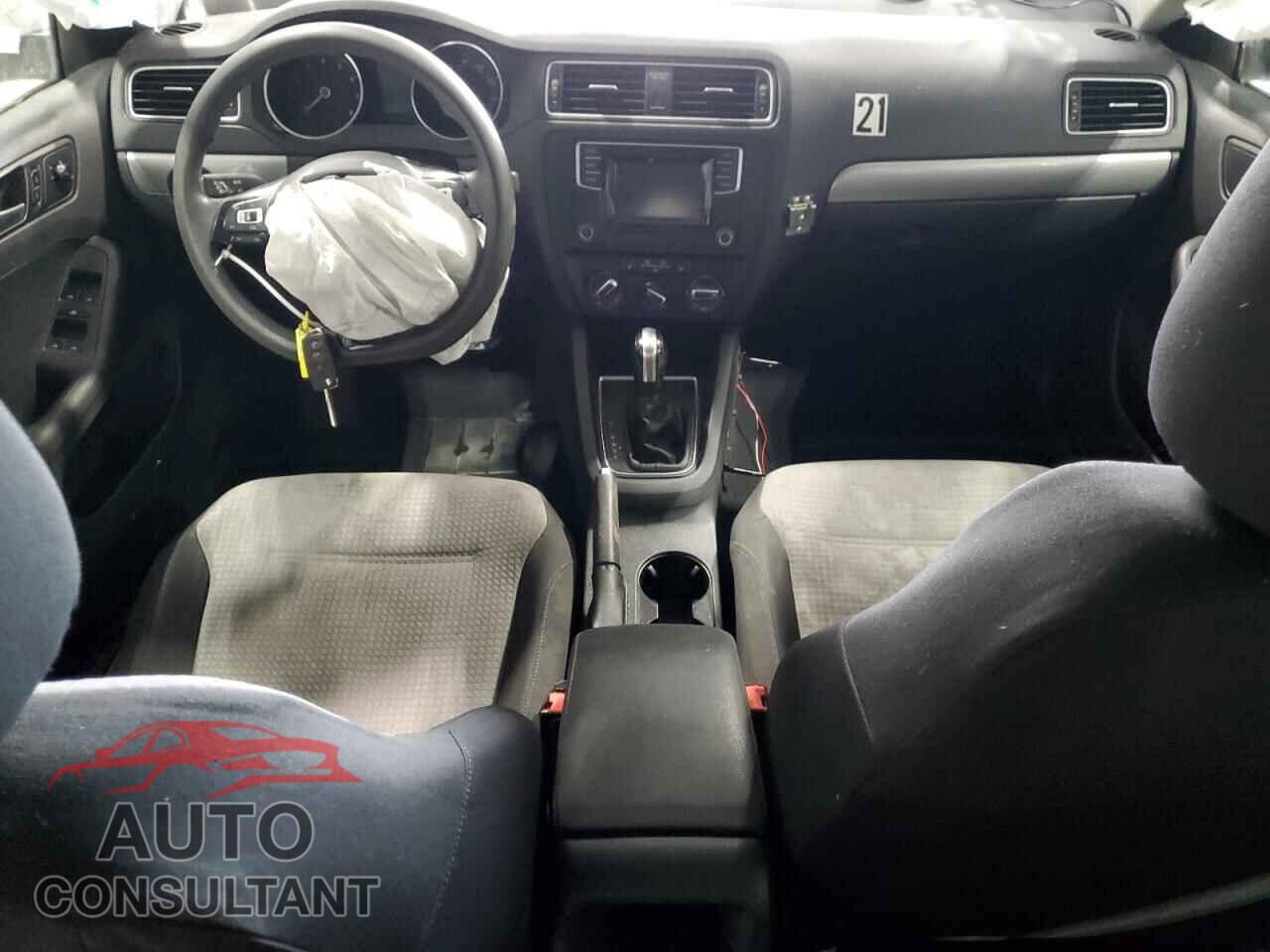 VOLKSWAGEN JETTA 2017 - 3VW2B7AJ0HM277580