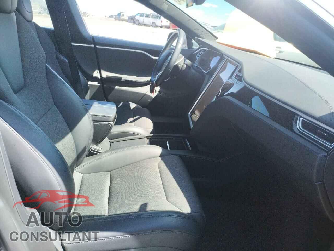 TESLA MODEL S 2017 - 5YJSA1E15HF215335