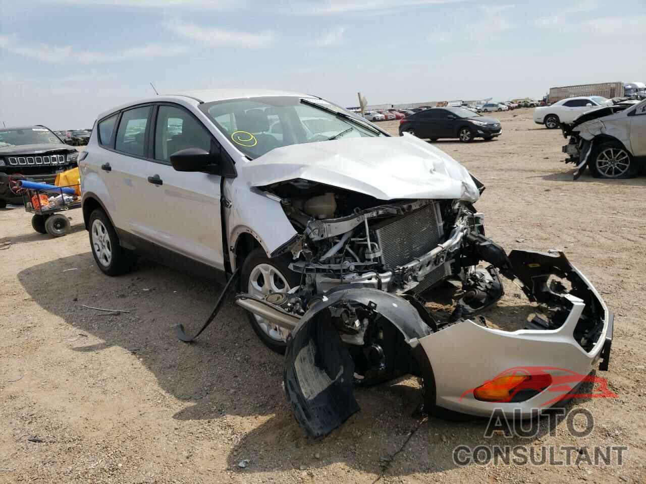 FORD ESCAPE 2017 - 1FMCU0F70HUC00527