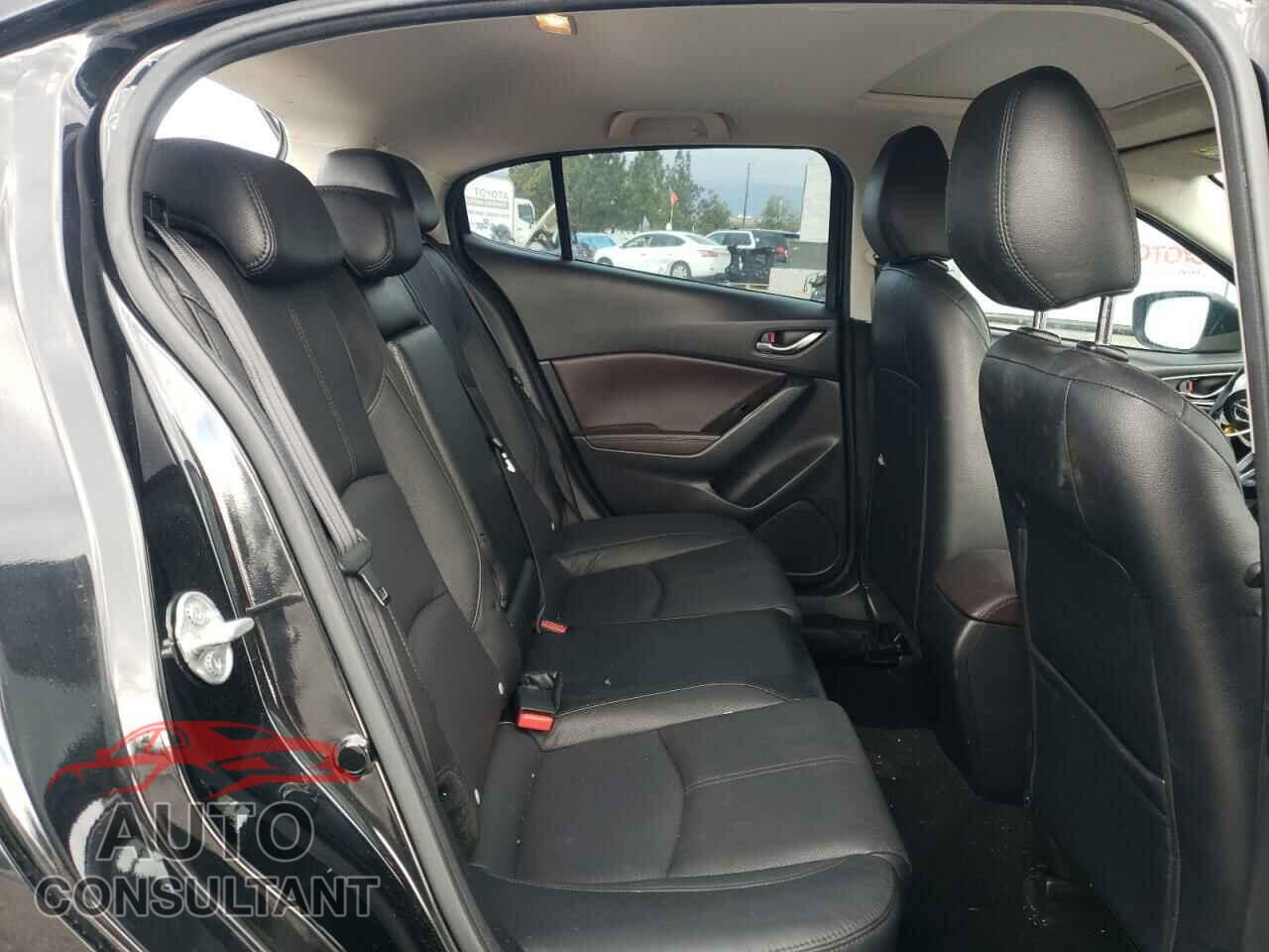 MAZDA 3 2018 - 3MZBN1M33JM270419
