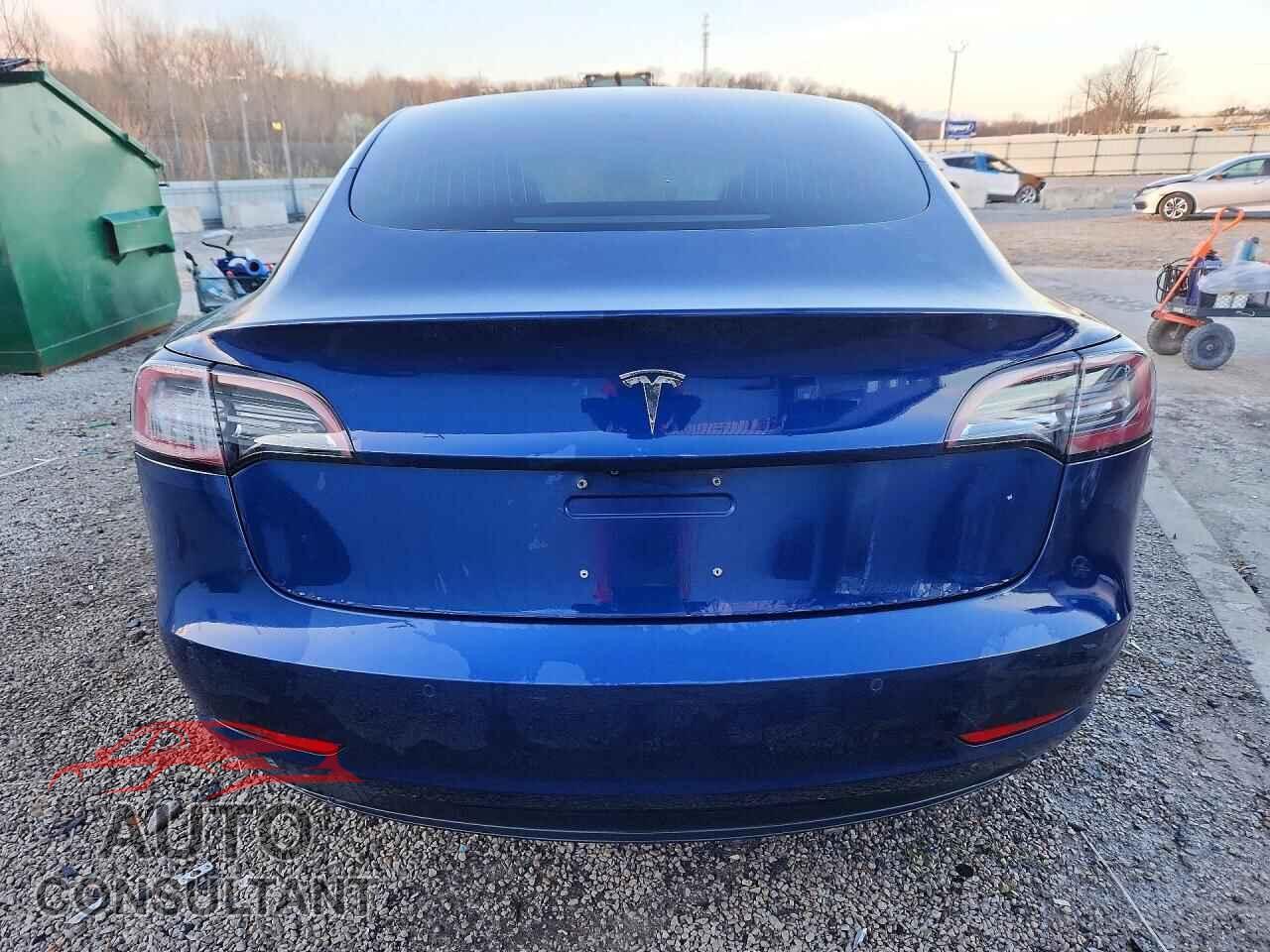 TESLA MODEL 3 2018 - 5YJ3E1EB0JF054786