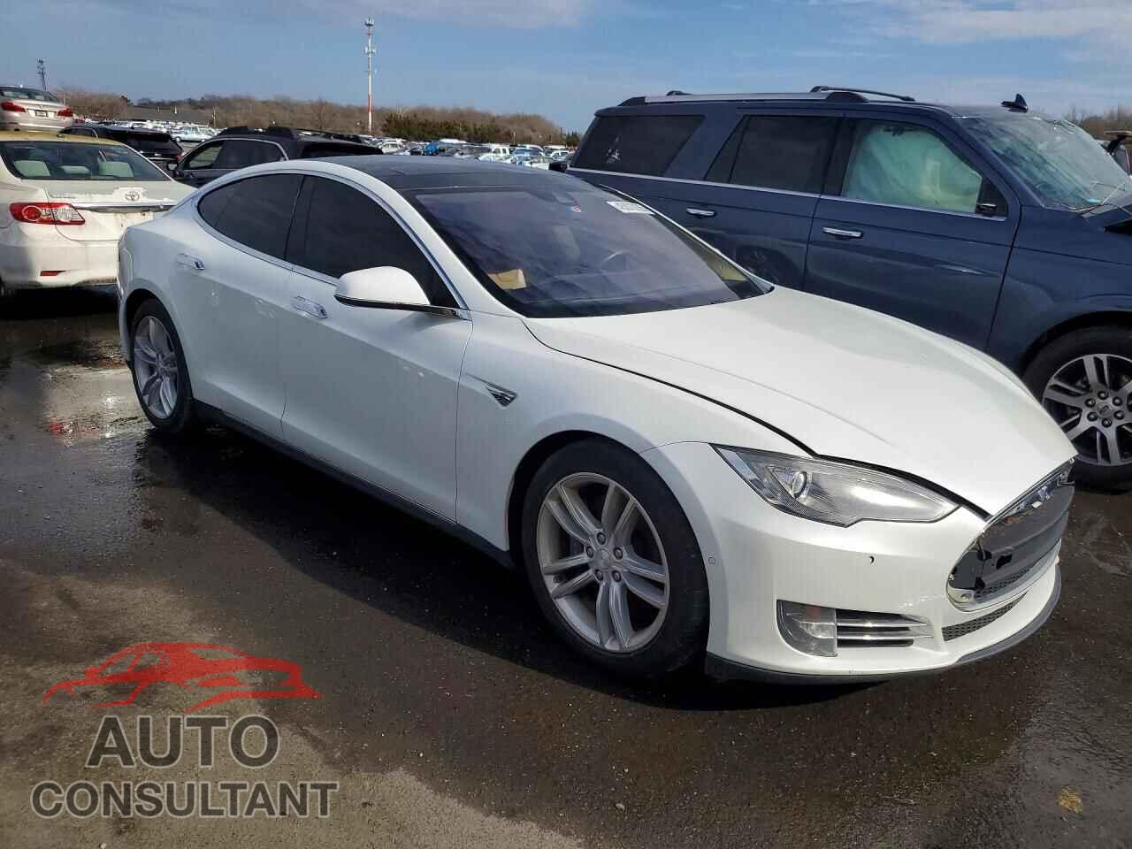 TESLA MODEL S 2015 - 5YJSA1H22FF095883
