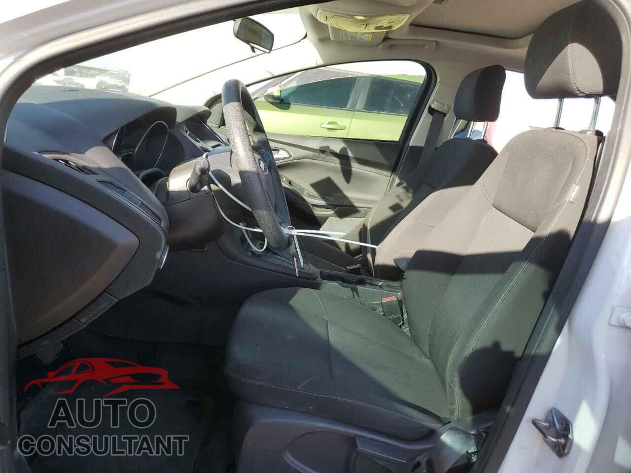 FORD FOCUS 2015 - 1FADP3K2XFL342291