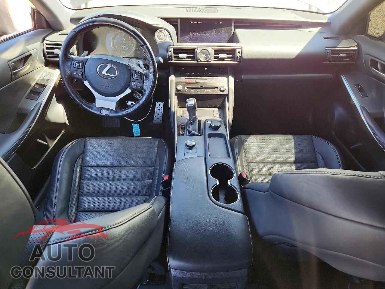 LEXUS IS 2017 - JTHBA1D20H5061076