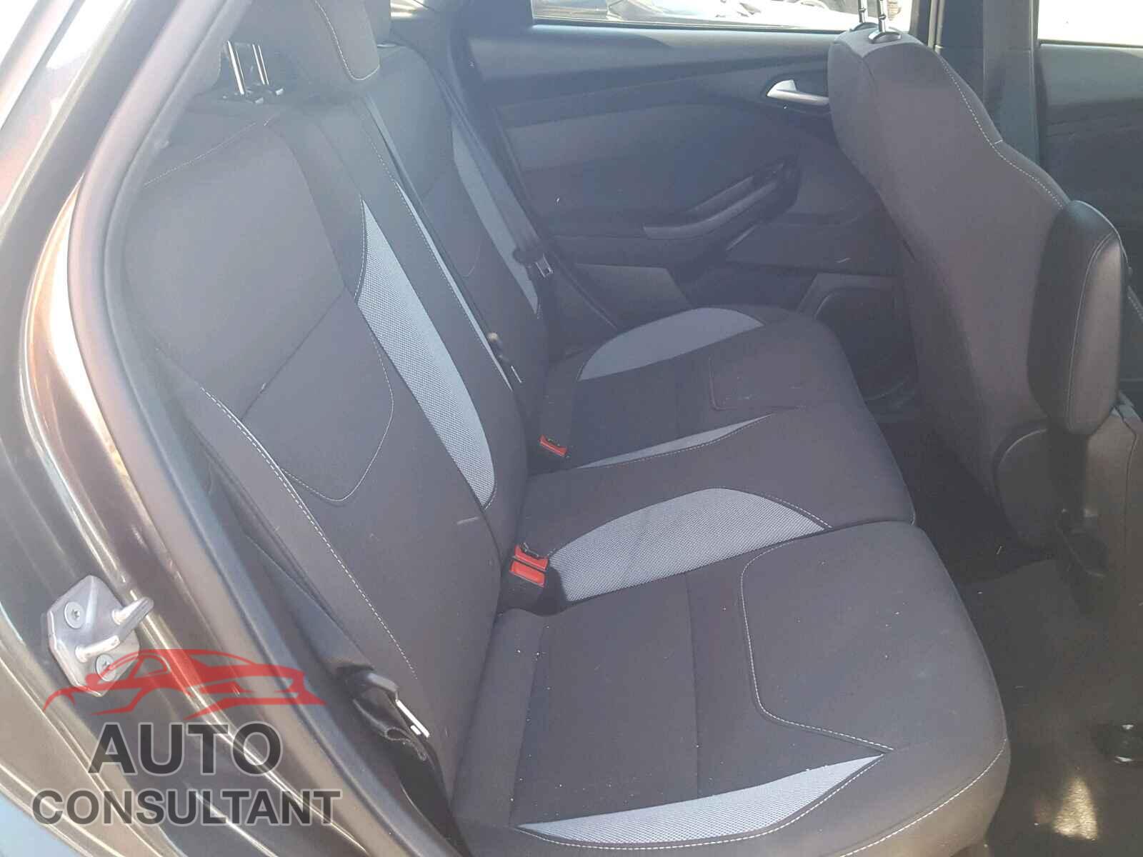 FORD FOCUS 2017 - 1FADP3L93HL299833