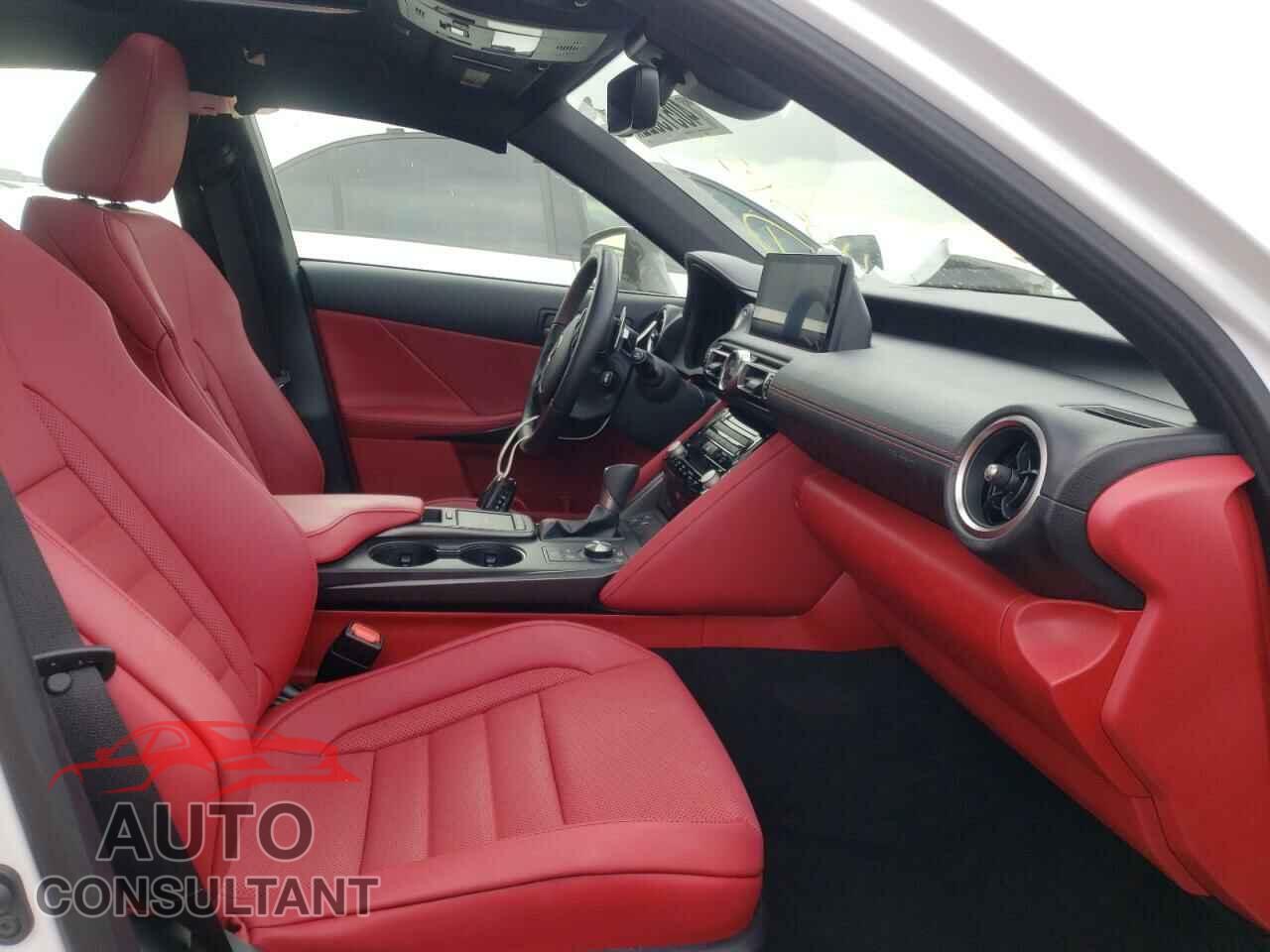 LEXUS IS 2021 - JTHGZ1B27M5043413