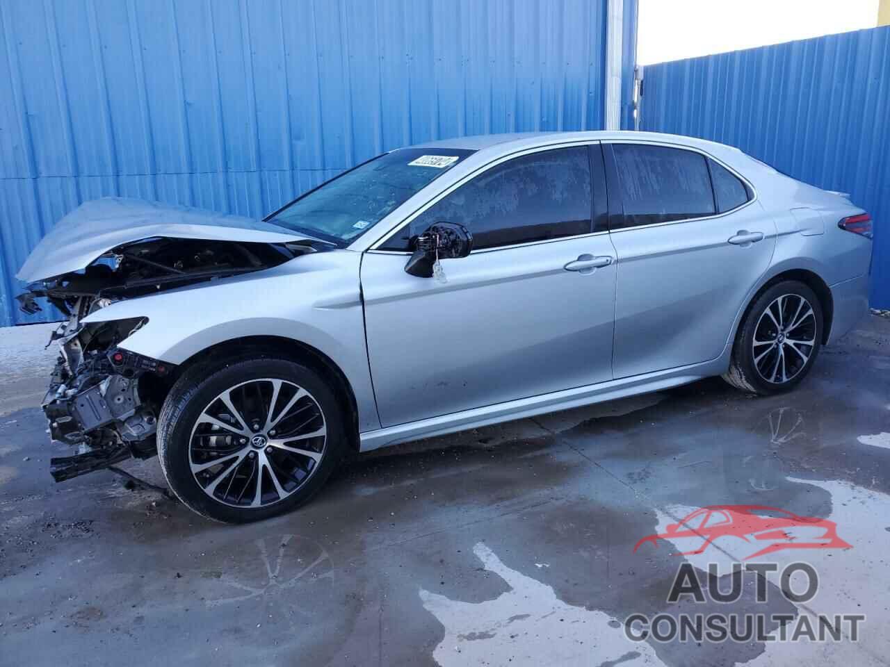 TOYOTA CAMRY 2018 - 4T1B11HK1JU614109