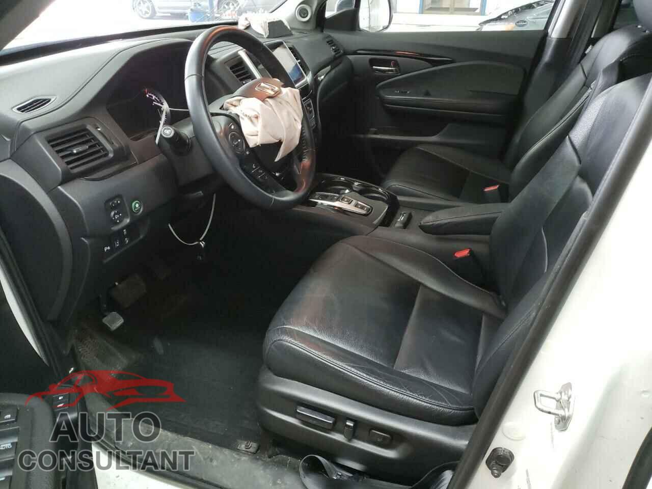 HONDA PILOT 2017 - 5FNYF6H96HB082675