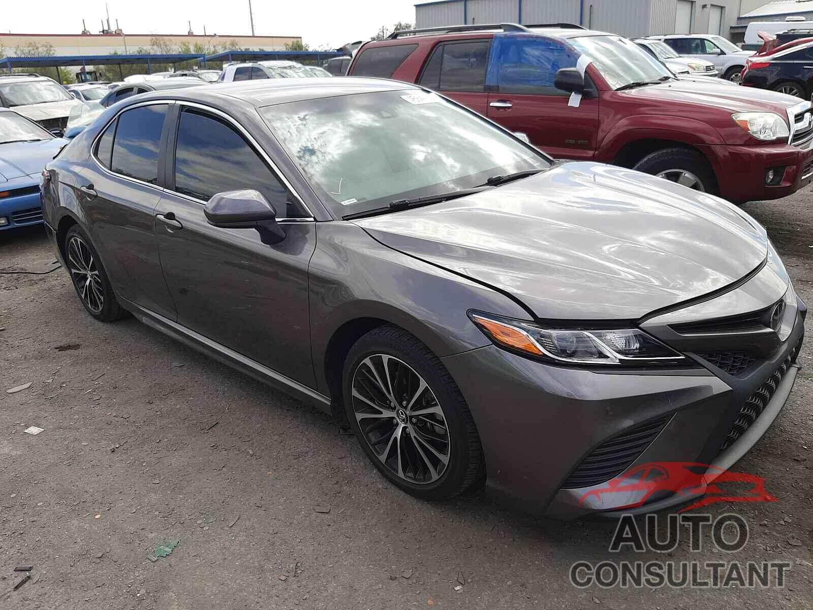 TOYOTA CAMRY 2018 - 4T1B11HK0JU516429