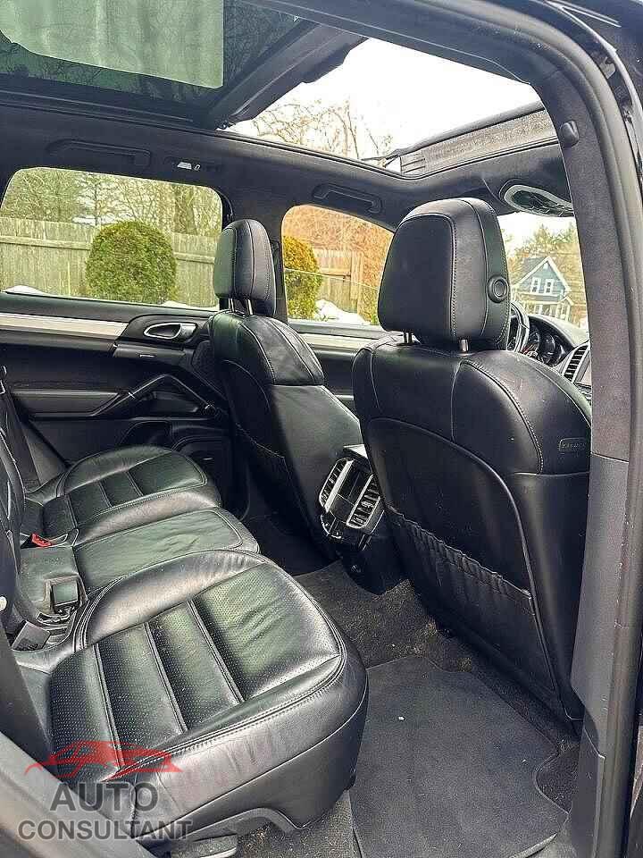 PORSCHE CAYENNE 2015 - WP1AC2A20FLA80560
