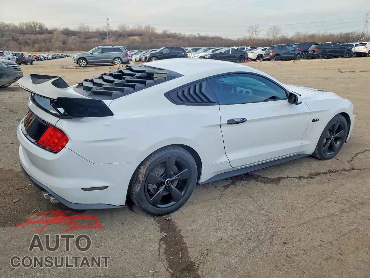 FORD MUSTANG 2018 - 1FA6P8CF8J5109207