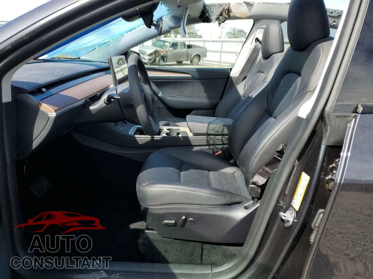 TESLA MODEL Y 2024 - 7SAYGDEE8RF148280