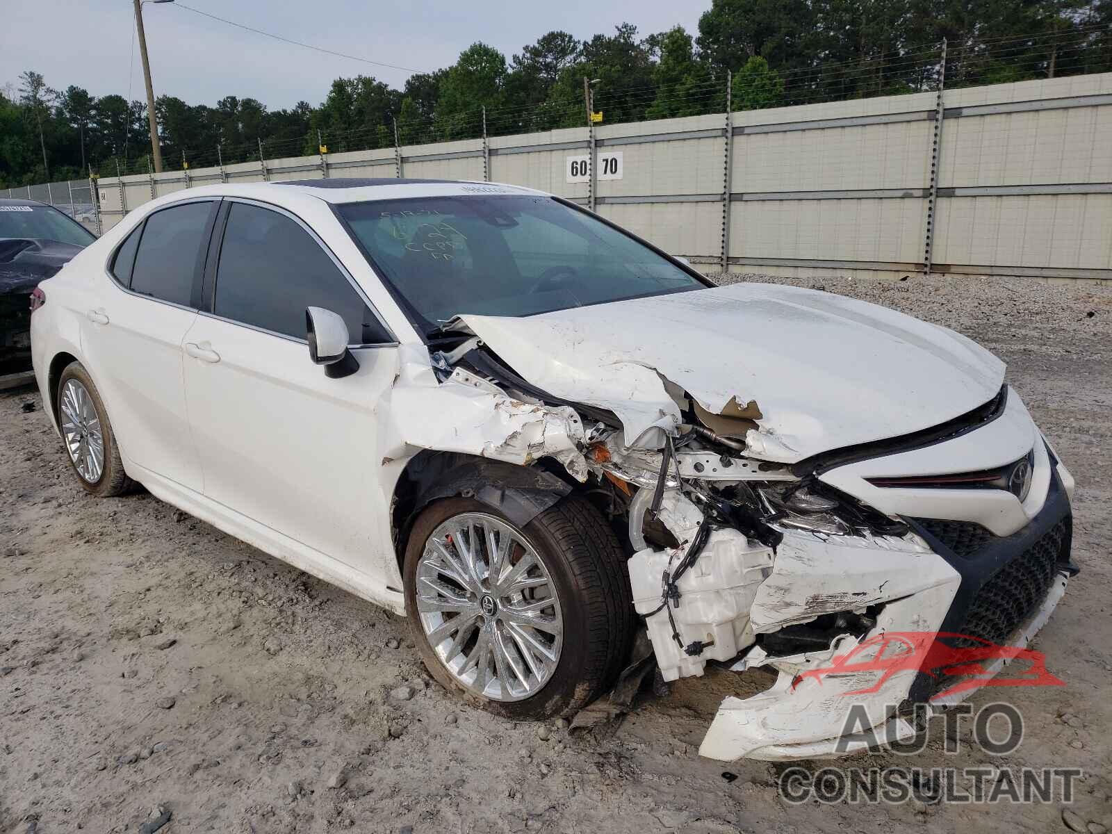 TOYOTA CAMRY 2018 - 4T1B11HK1JU036724