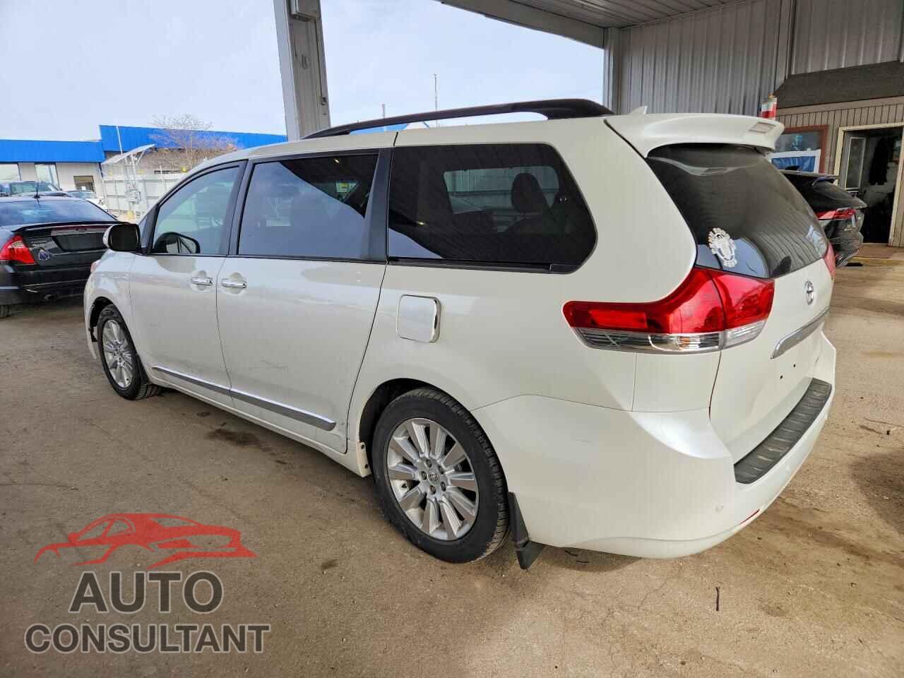 TOYOTA SIENNA 2013 - 5TDYK3DC8DS372191