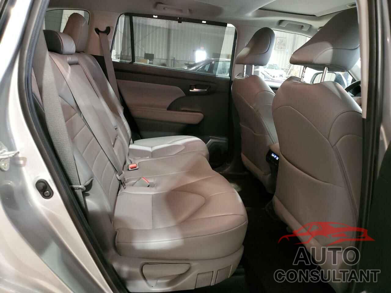 TOYOTA HIGHLANDER 2022 - 5TDHZRBH8NS164424