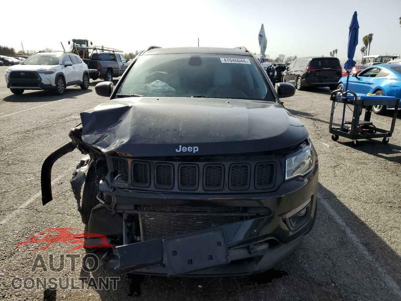 JEEP COMPASS 2019 - 3C4NJCBBXKT796703